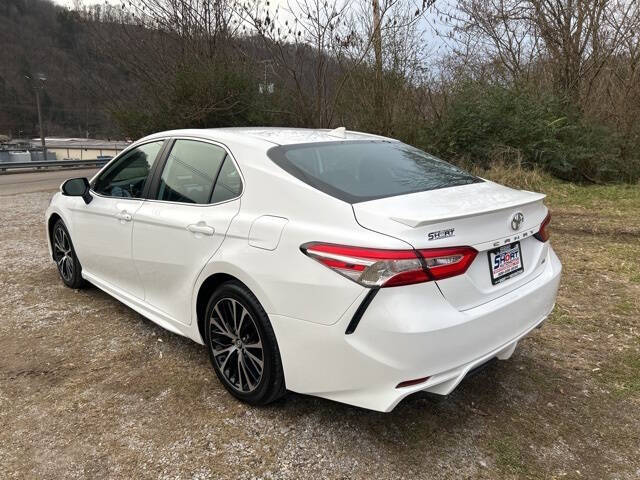 2020 Toyota Camry SE