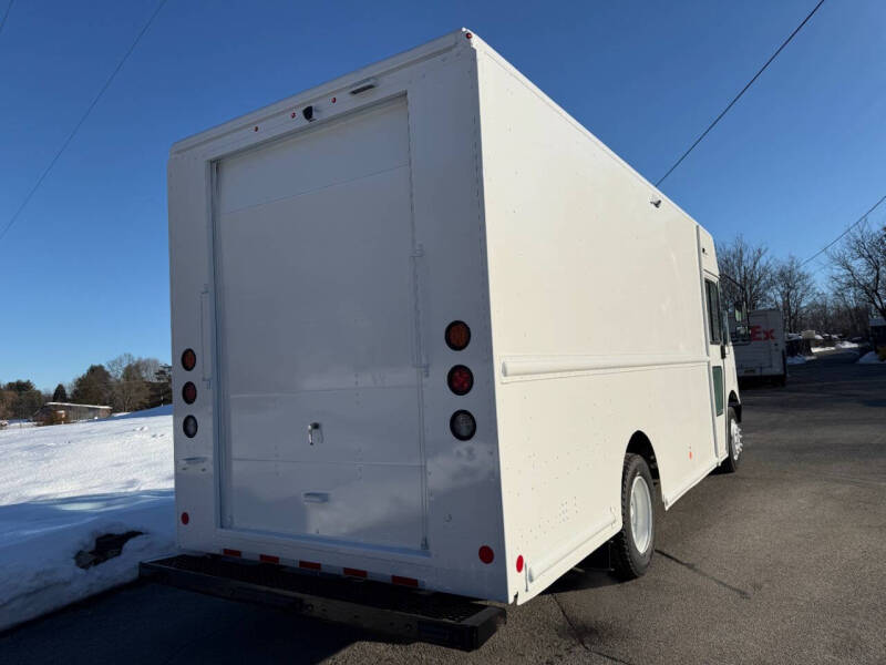 2021 Freightliner MT45 Chassis