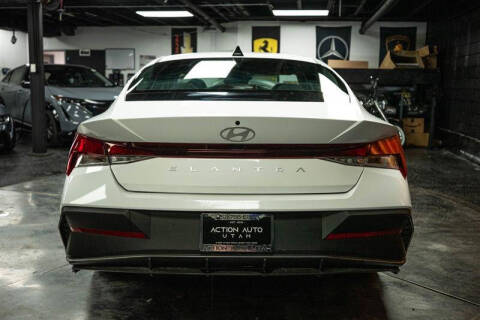 2025 Hyundai Elantra SE