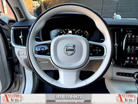 2017 Volvo S90 T6 Momentum