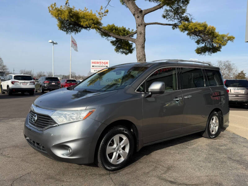2016 Nissan Quest SV's photo