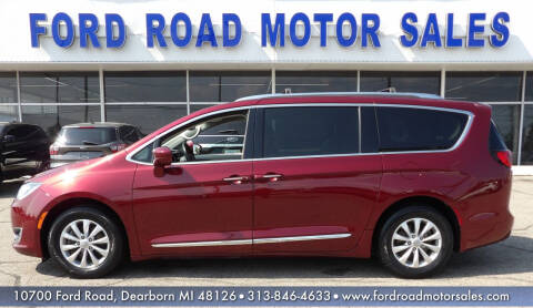 2018 Chrysler Pacifica for sale at Ford Road Motor Sales in Dearborn MI