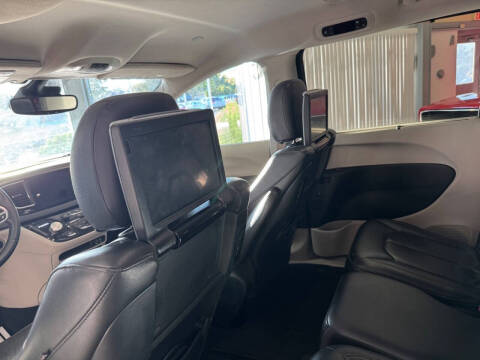 2017 Chrysler Pacifica Touring-L Plus