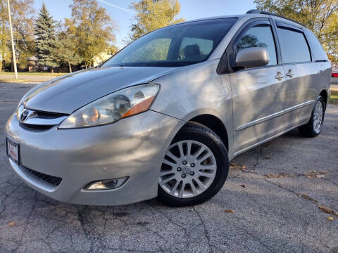 2007 Toyota Sienna for sale at Car Castle in Zion IL