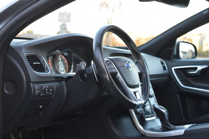 2016 Volvo S60 T5 Drive-E R-Design SE