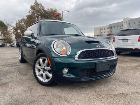 2010 MINI Cooper for sale at Galaxy of Cars in North Hills CA