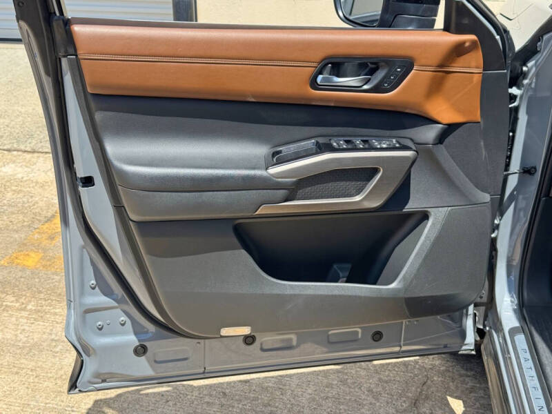 2022 Nissan Pathfinder Platinum