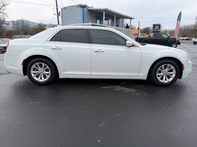 2016 Chrysler 300 Limited