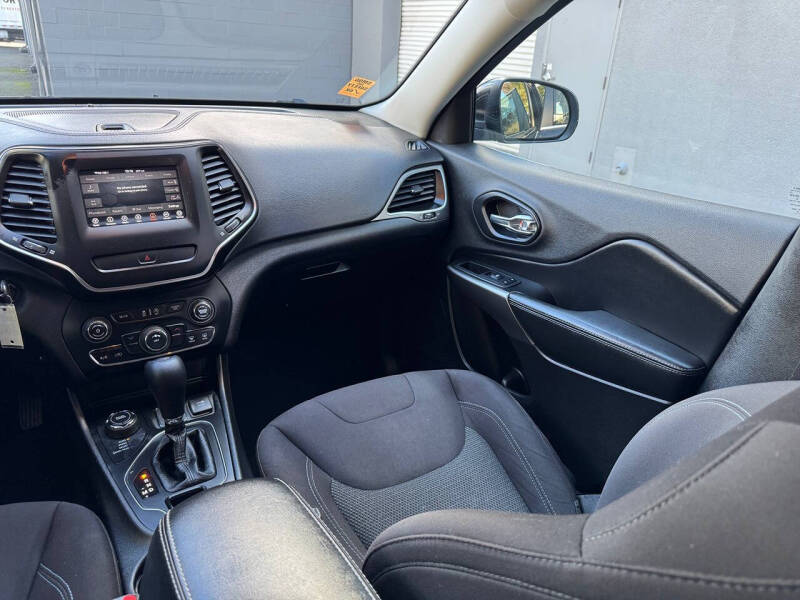 2019 Jeep Cherokee Latitude