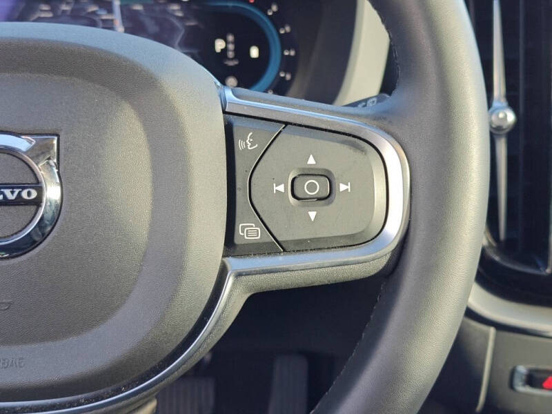 2025 Volvo XC60 B5 Core Dark Theme