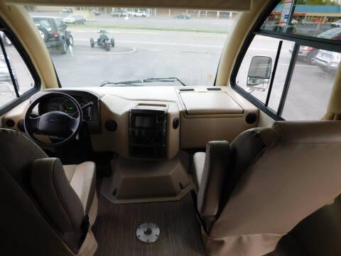 2017 Thor Motor Coach Axis