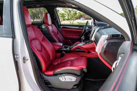 2017 Porsche Cayenne Platinum Edition