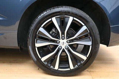 2024 Volvo XC60 B5 Plus Dark Theme