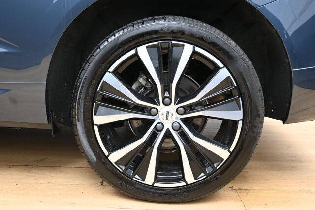 2024 Volvo XC60 B5 Plus Dark Theme
