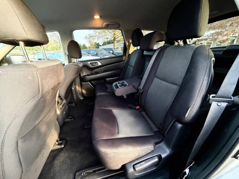 2020 Nissan Pathfinder SV