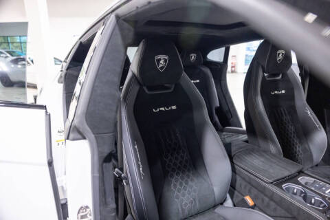 2023 Lamborghini Urus Performante