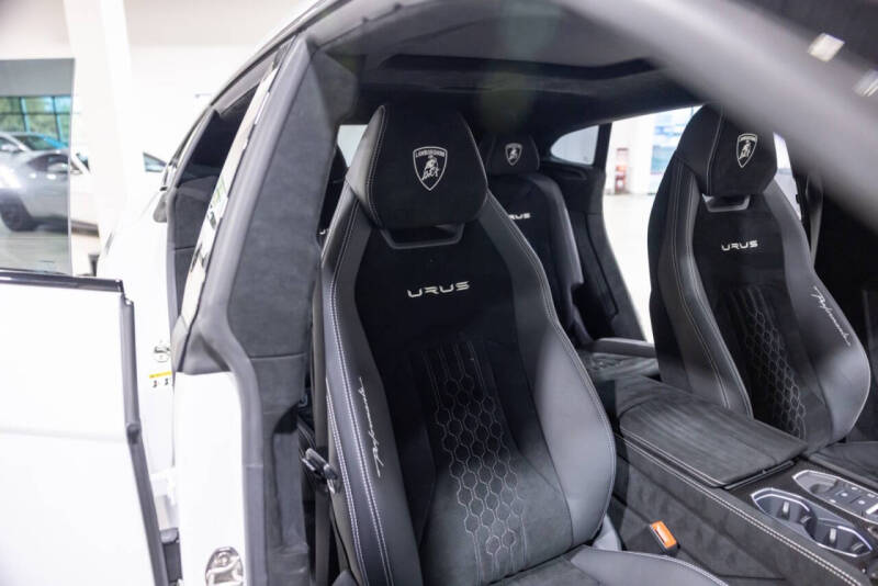 2023 Lamborghini Urus Performante