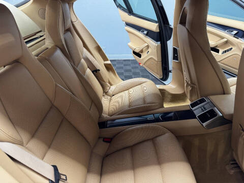 2015 Porsche Panamera 4