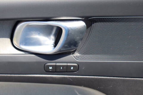 2023 Volvo XC40 B5 Plus Bright Theme