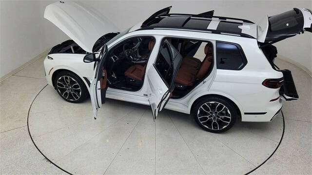 2025 BMW X7 M60i