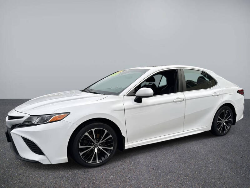 2018 Toyota Camry SE's photo