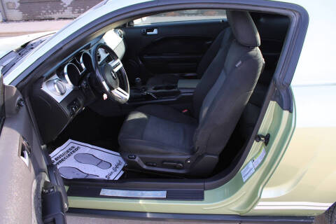 2005 Ford Mustang V6 Deluxe