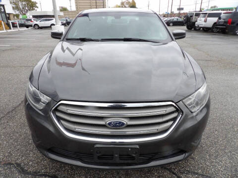 2018 Ford Taurus SEL