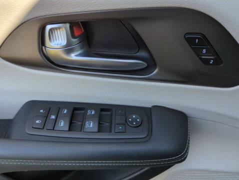 2024 Chrysler Pacifica Plug-In Hybrid Select