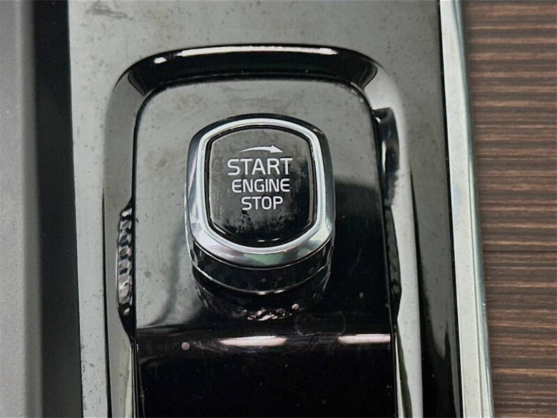 2022 Volvo XC60 B5 Momentum