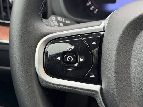 2023 Volvo XC60 B5 Plus Dark Theme