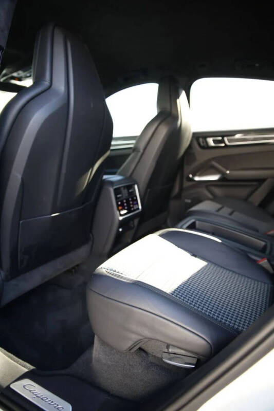 2020 Porsche Cayenne Turbo Coupe