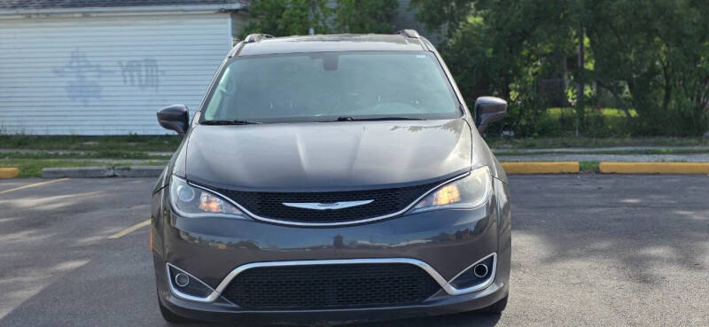 2017 Chrysler Pacifica Touring-L Plus