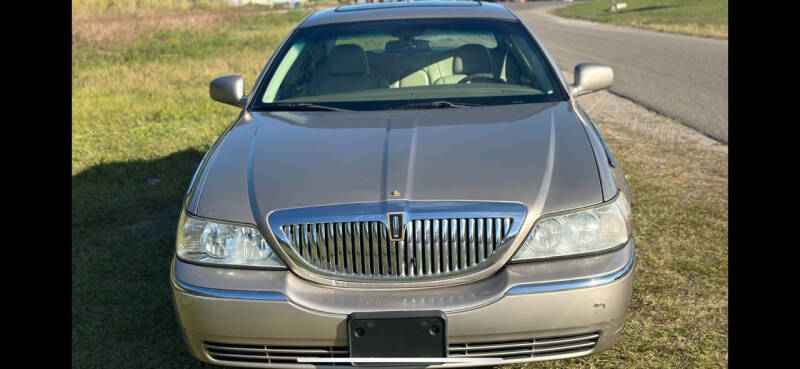 2003 Lincoln Town Car Executive photo 9