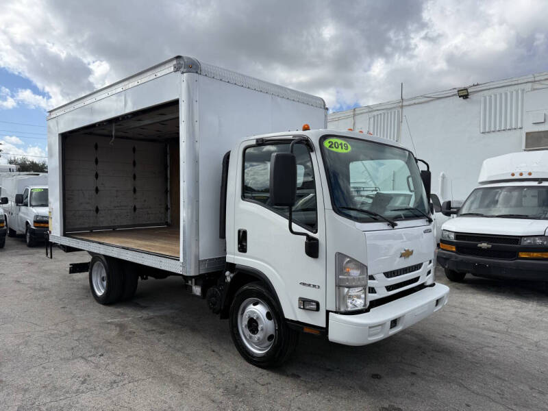 2019 Chevrolet Low Cab Forward Base's photo