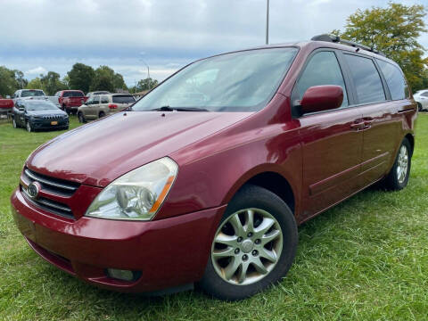 2007 Kia Sedona for sale at Car Castle in Zion IL