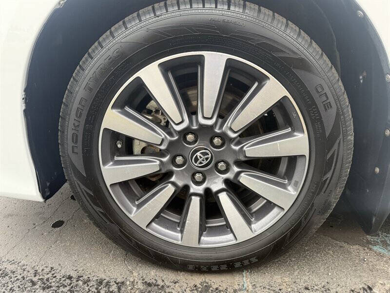 2018 Toyota Sienna LE 7-Passenger