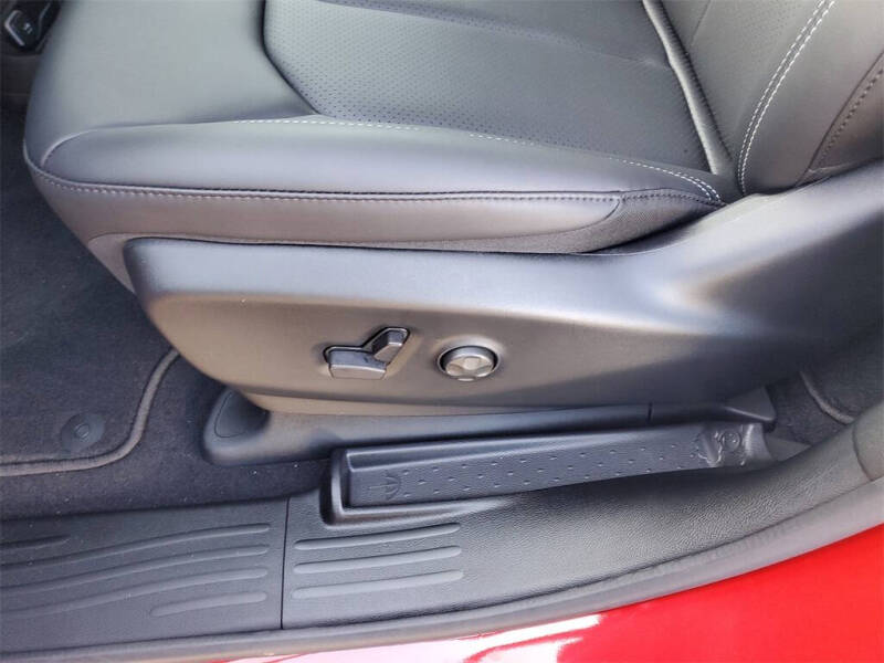 2025 Chrysler Voyager LX