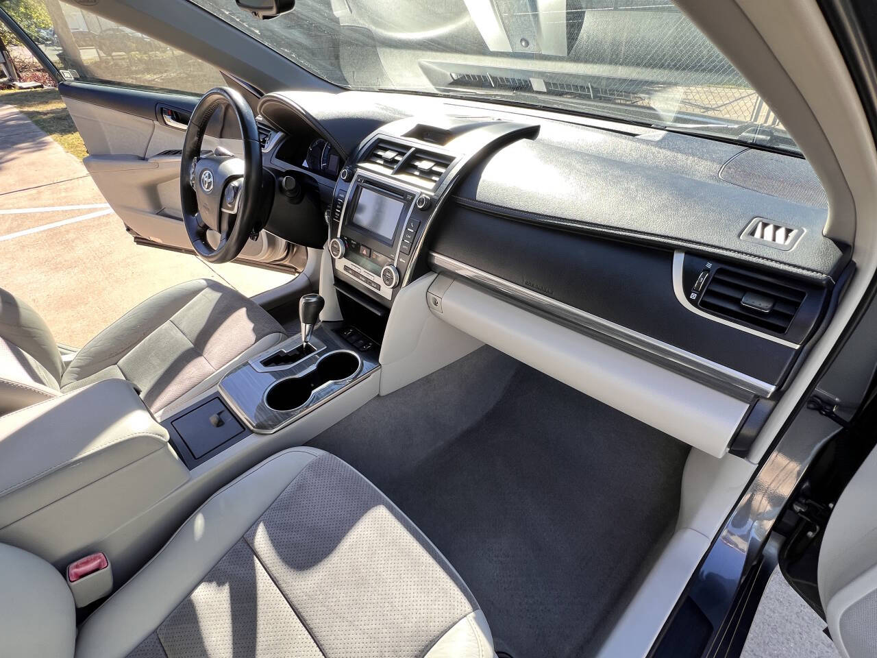 Used Car 2013 Toyota Camry Hybrid  Le 4dr Sedan For Sale Under $12,000 In Austin, Texas