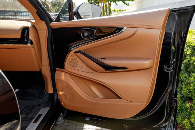 2025 Aston Martin DBX 707