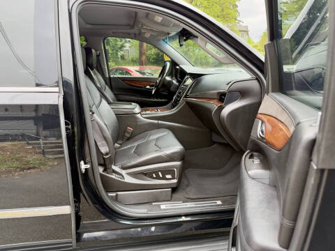 2016 Cadillac Escalade Luxury Collection