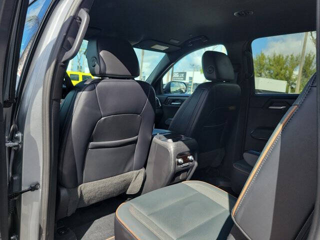 2024 GMC Acadia AT4