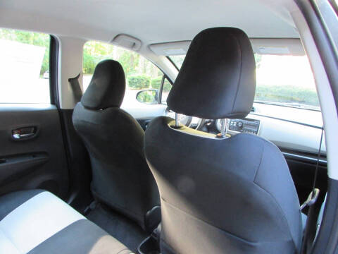 2012 Toyota Yaris 5-Door LE
