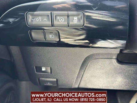 2022 Toyota Prius LE