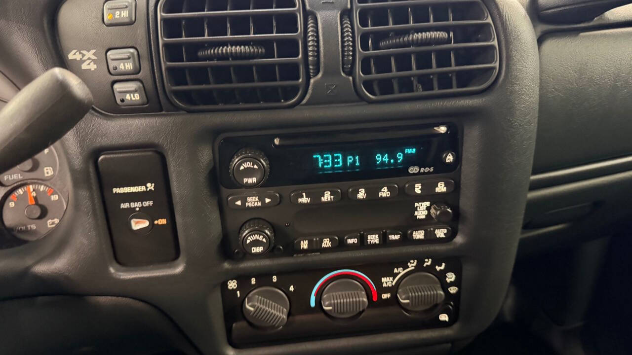 2003 Chevrolet S-10 25