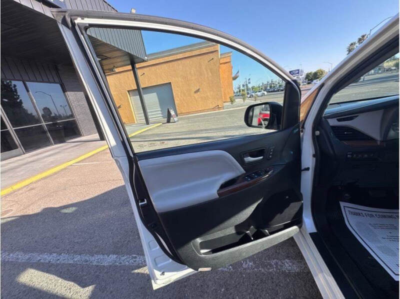 2016 Toyota Sienna