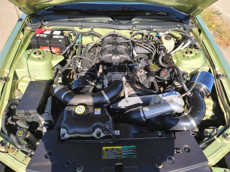 2005 Ford Mustang V6 Deluxe