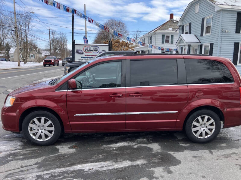 2016 Chrysler Town and Country Touring