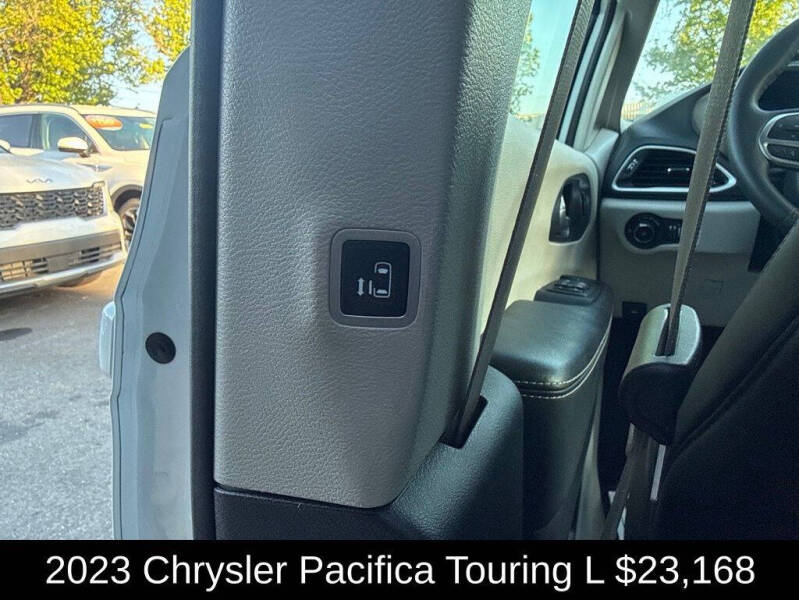 2023 Chrysler Pacifica Touring L
