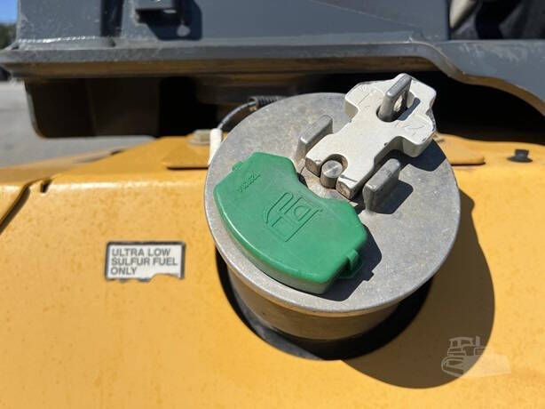 2020 DEERE 450 LGP