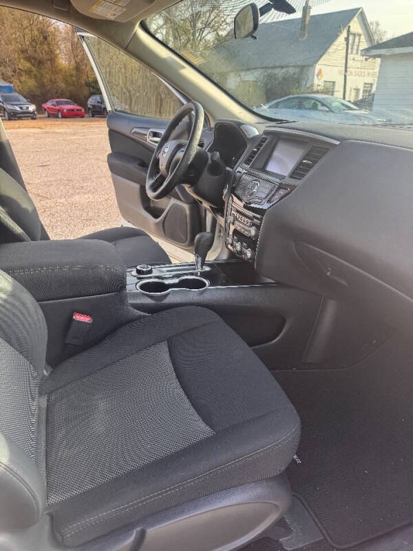 2017 Nissan Pathfinder Platinum